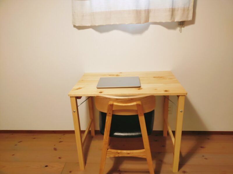 無印良品パイン材テーブル折りたたみ式、学習机