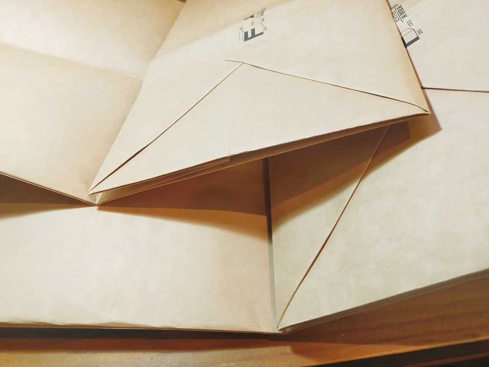 ランドセルが入る紙袋二枚の写真